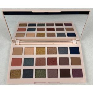 Ciaté London The Editor Palette New England 18-Shades Eyeshadow Palette NEW